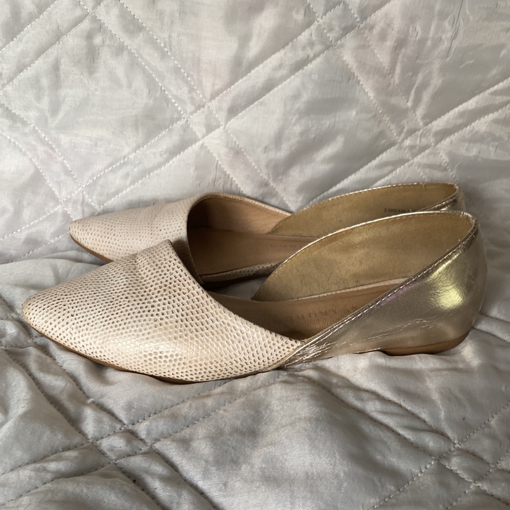 Chinese Laundry Cream and gold flats - Picture 2 of 7